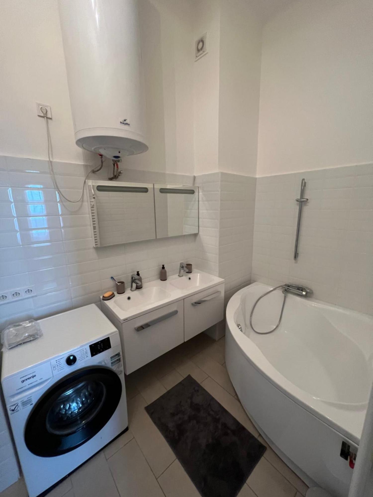 Azure King In The Heart Of Apartamento