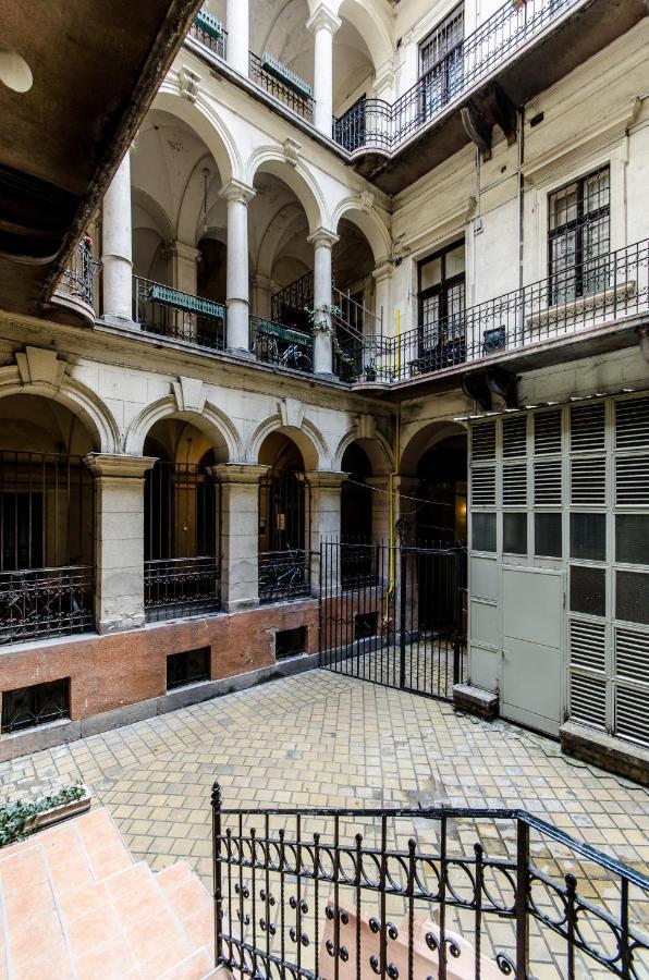 Spacious 3 In Downtown