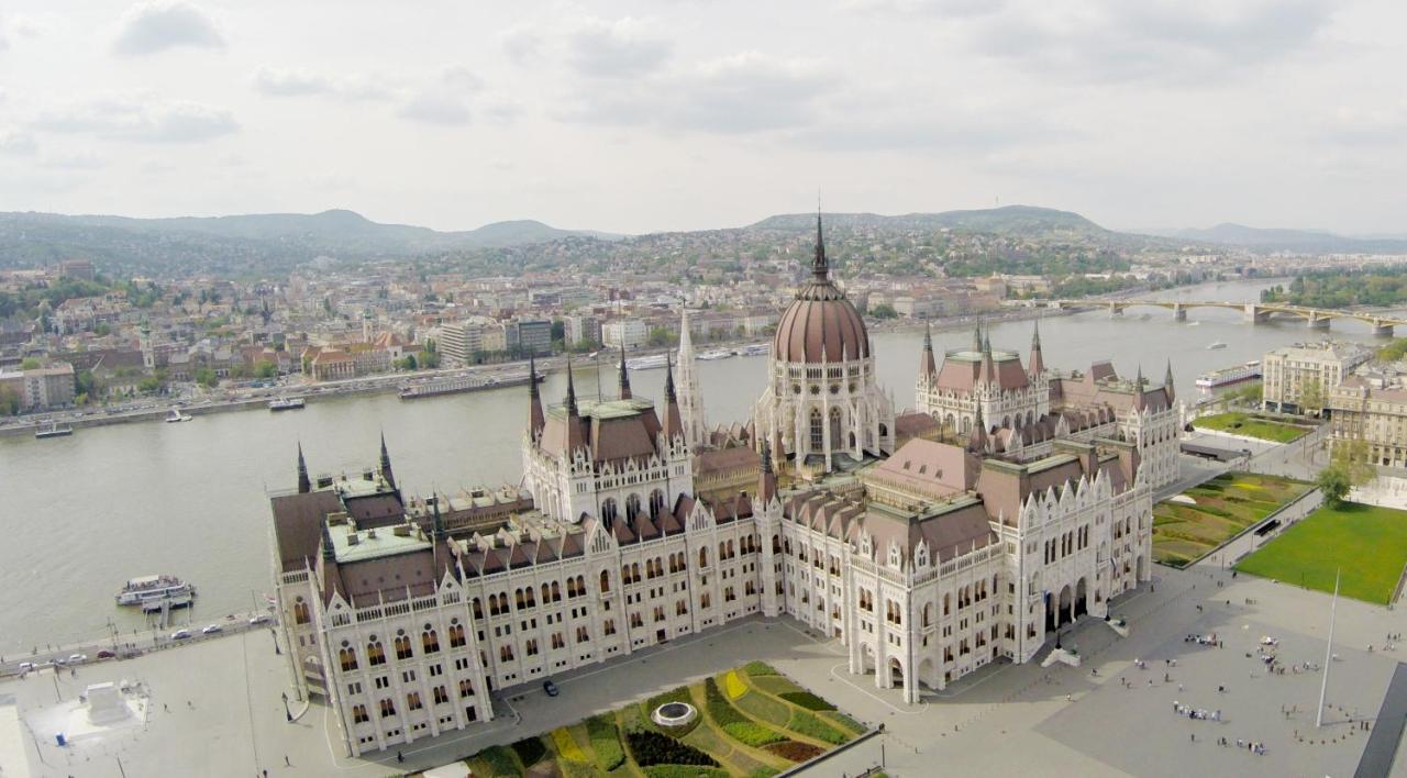 Little Americas New York Budapest