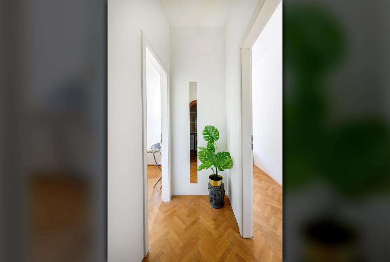 Stylish Homes Downtown Buda Hotell