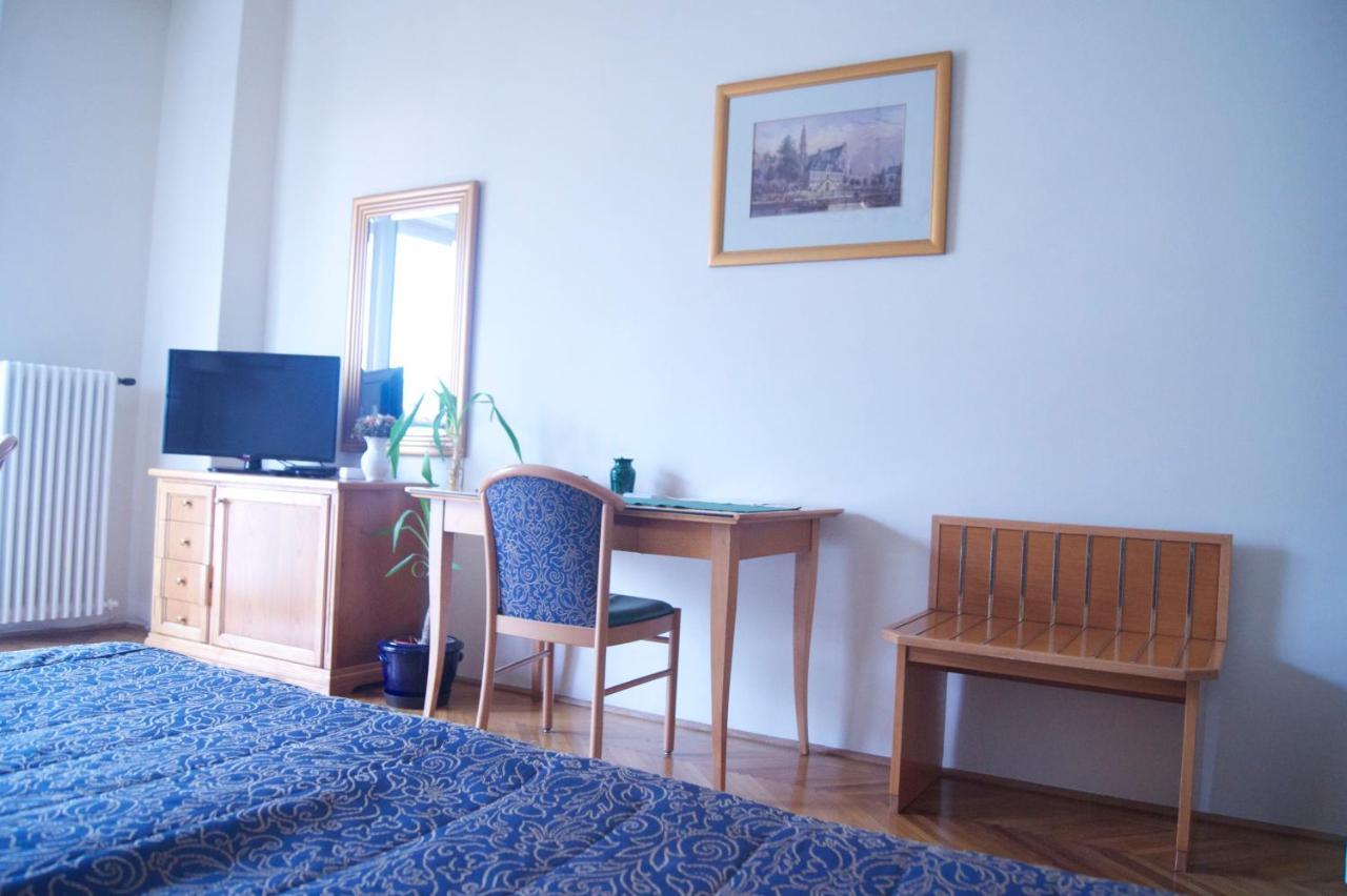 Flatneartocastlehill Apartment Budapest