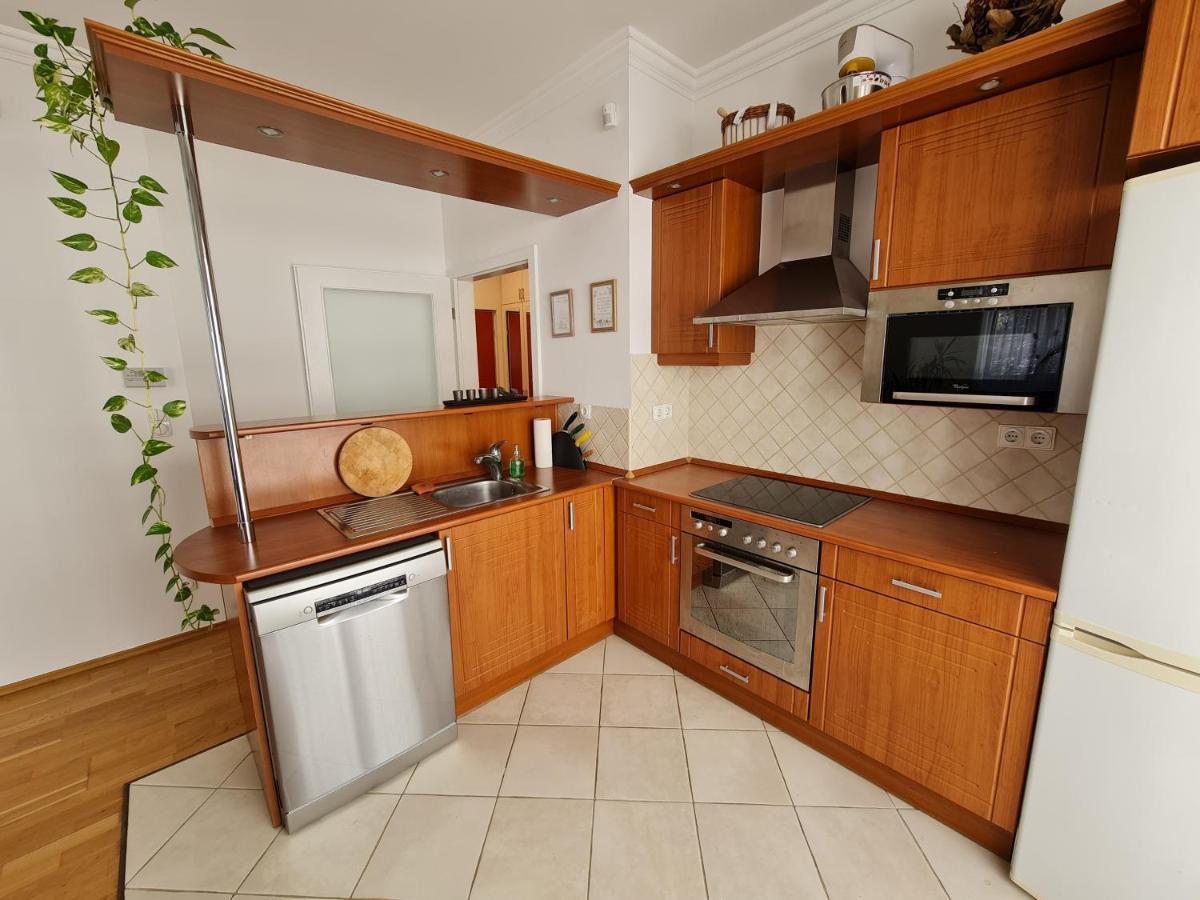 Harmonic By The Buda Castle Appartement