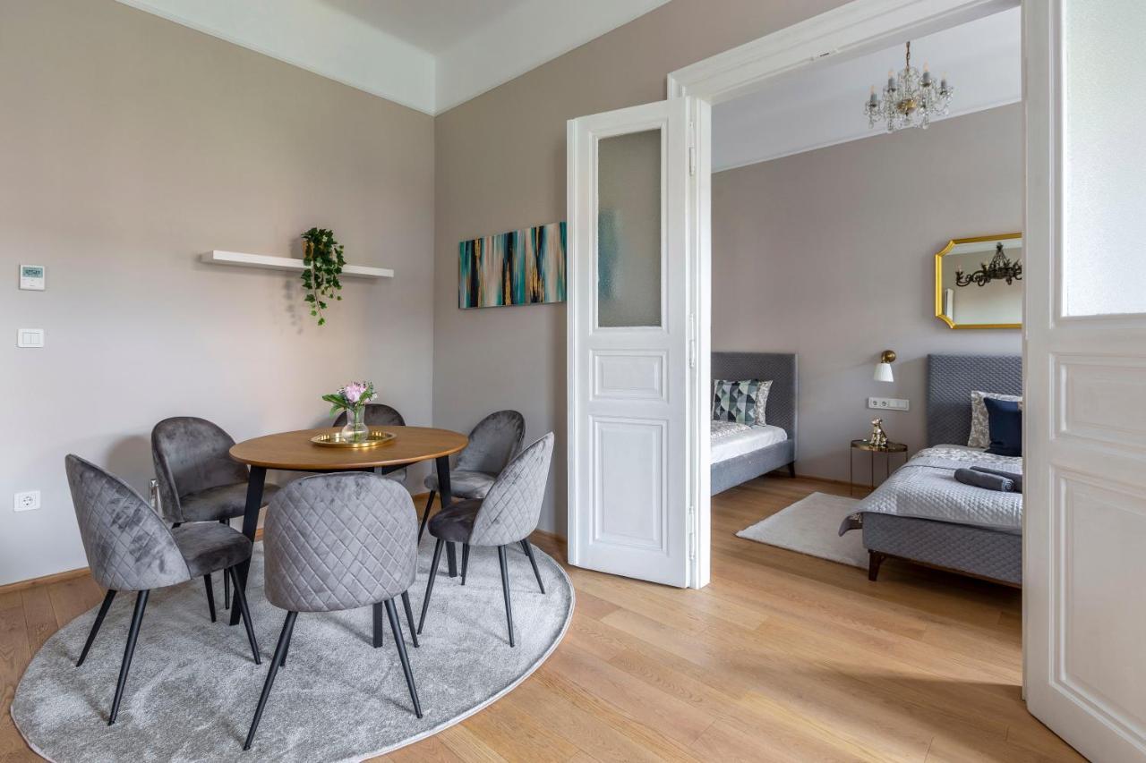 Luxury Elizabeth Next To The New York Cafe Apartment Budapest