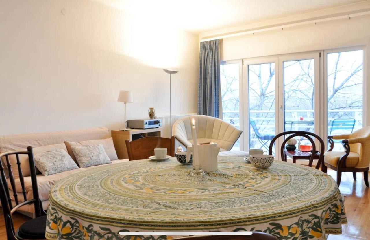 Luxury With Balcony View On Caslte Apartment *