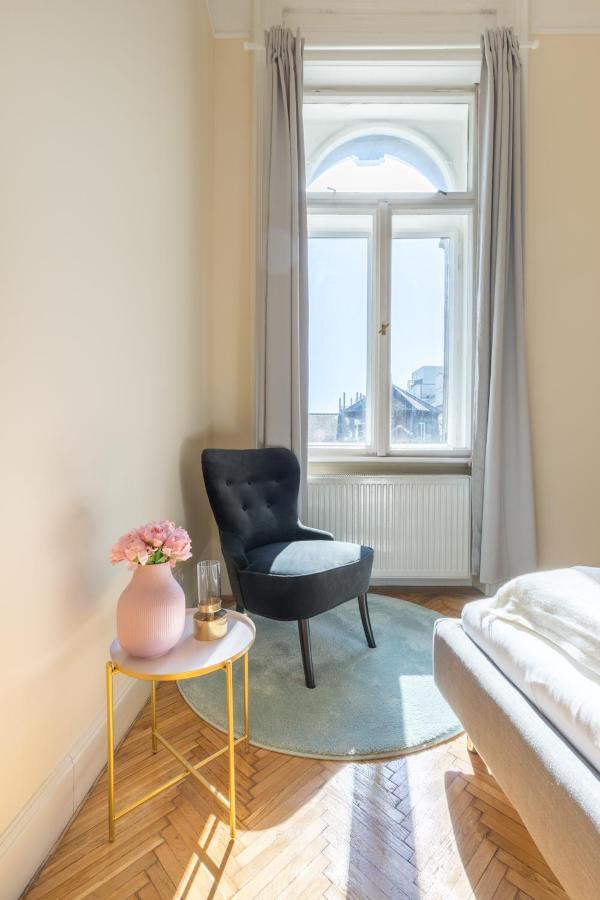 Center Dream 2br/2bath Apartment *