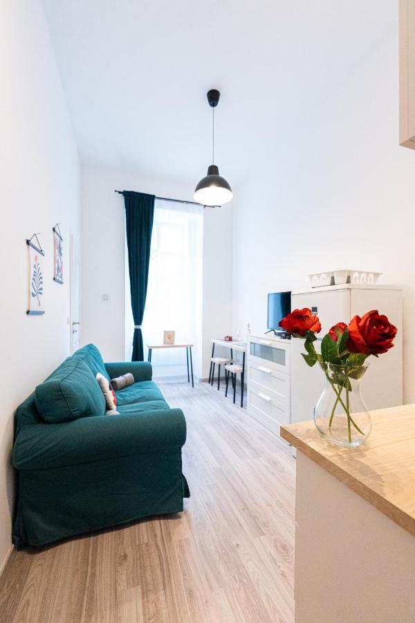 King Seventeen Homes Apartment *