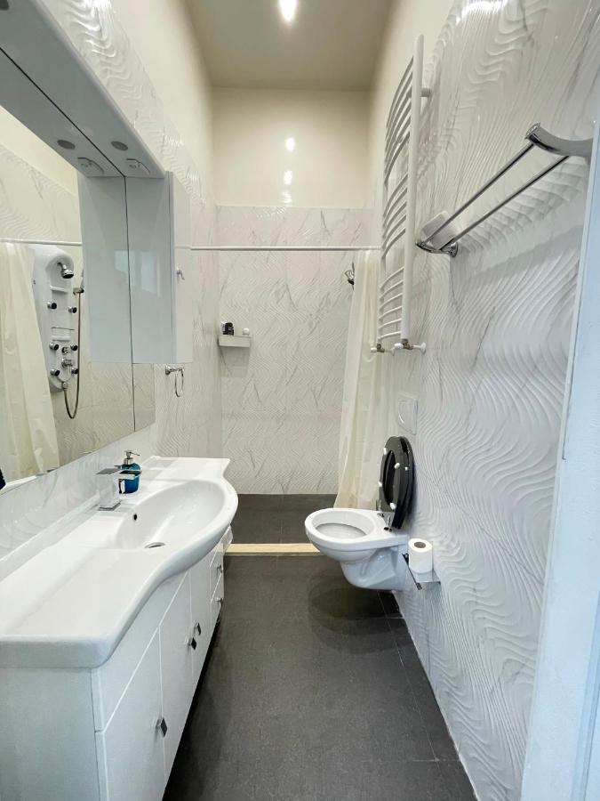 Deluxe Sapphire Residency - 4 Bedrooms Budapest