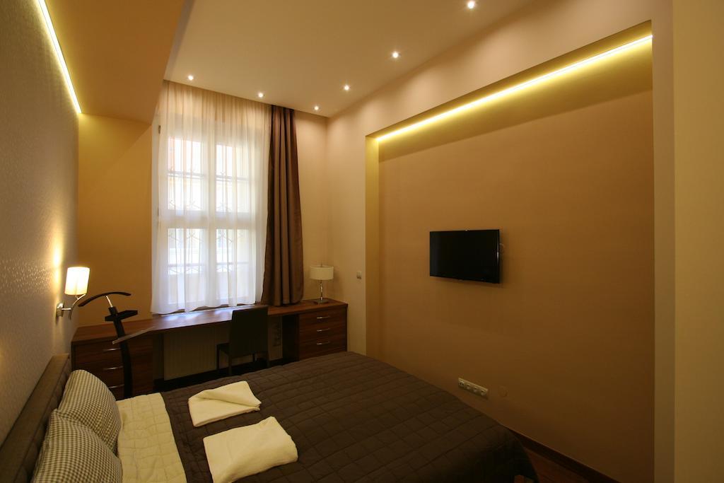 Nn Apartment *