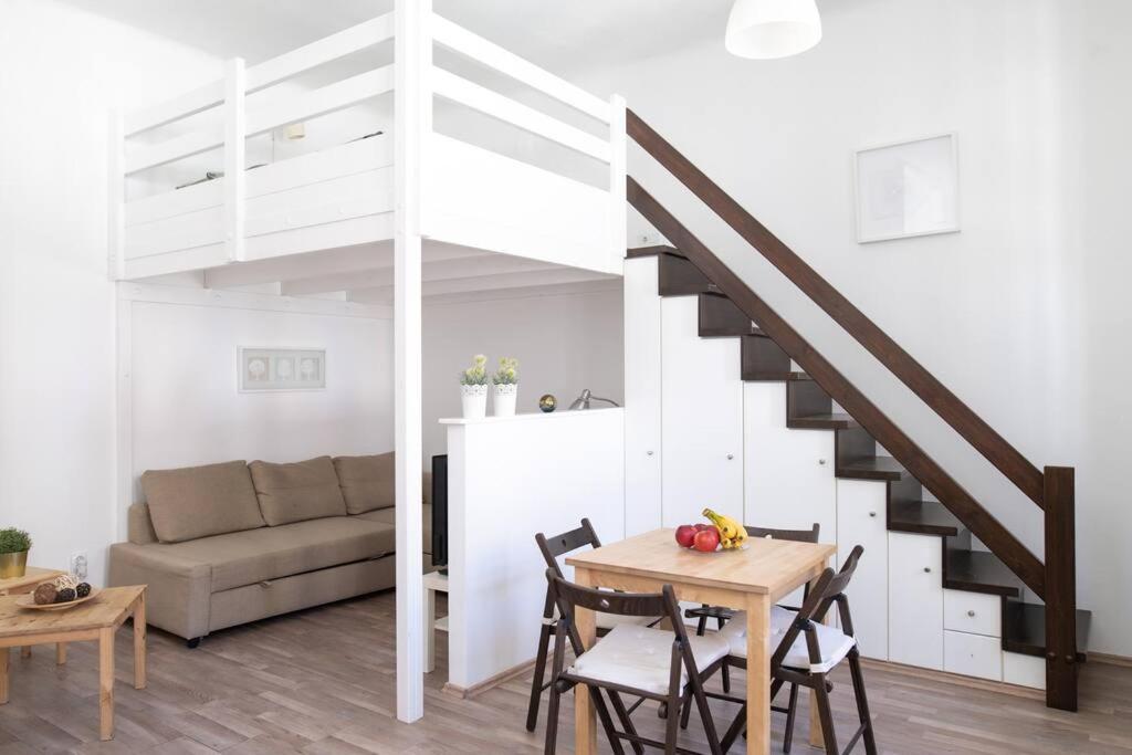 N28 Next To Andrassy Boulevard. Apartment