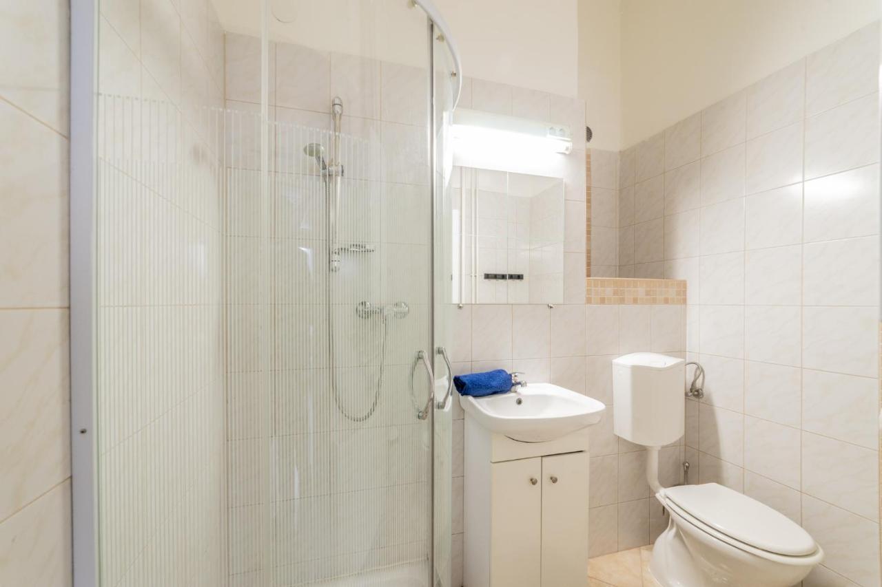 Danube 3br, 2 Bathr Quiet Apt At Market Hall *
