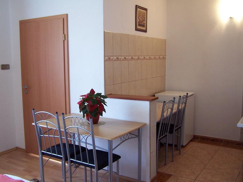 Akacia - Free Inside Parking, 2 Bedrooms, Garden, Next To Centre Lejlighed Budapest