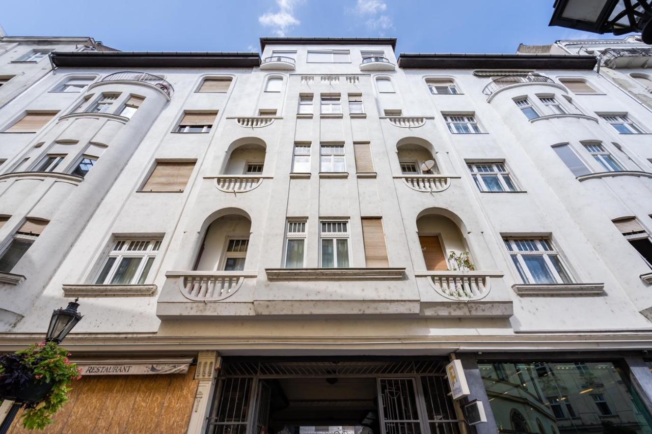 Apartment Beautiful In The Heart Of The Budapest