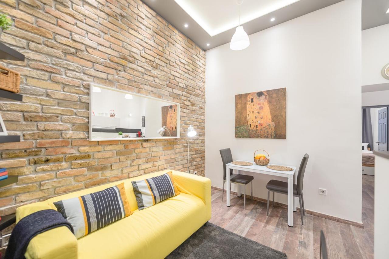 Venus - Almassy Park Apartment