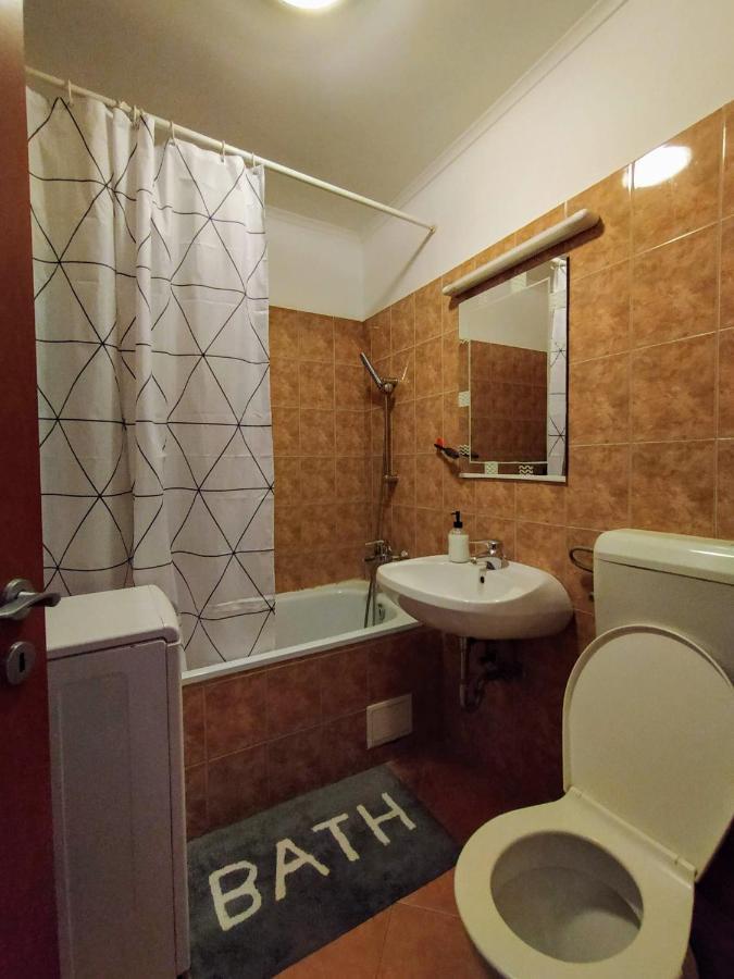 Spacious In Hip Neighborhood Budapest