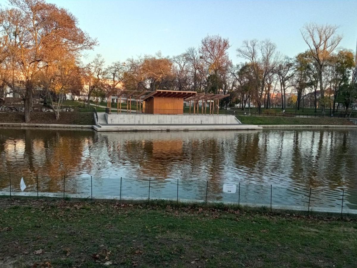 Spacious In Hip Neighborhood