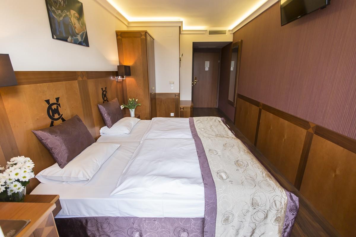 Carlton Buda Castle Hotell 4*