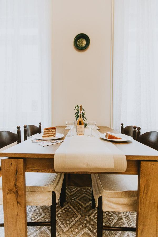 Folk 60sm Spacious And Bright Apartment