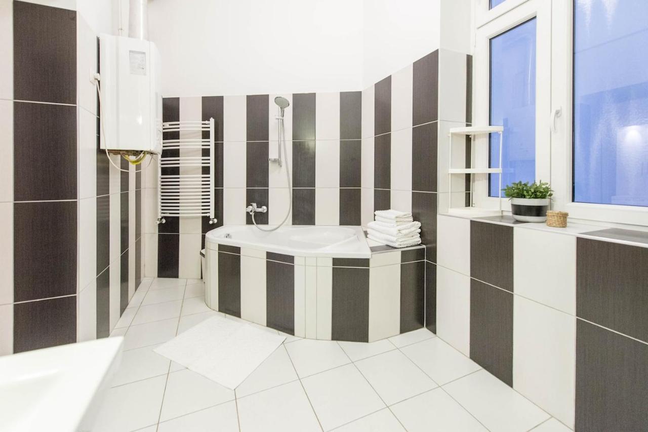 Bourgeois Elegance In The Heart Of Apartment *