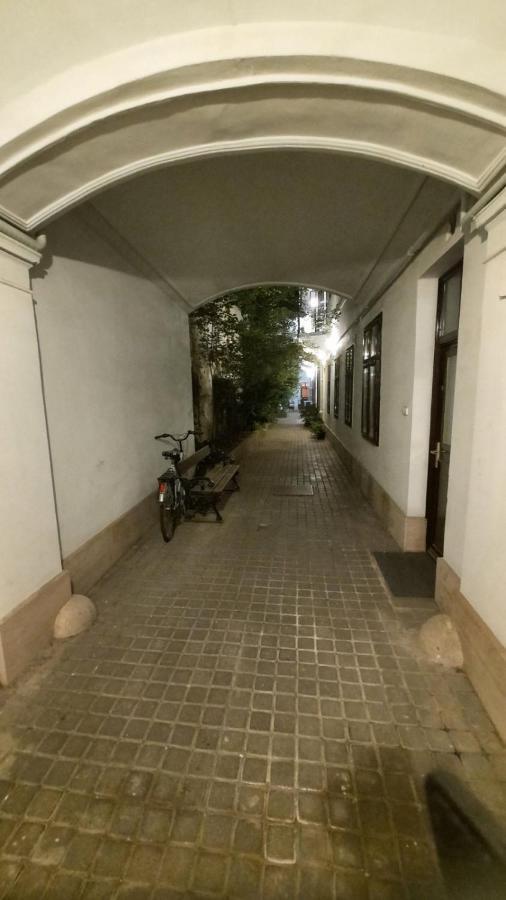 Apartment Happy In The Heart Of With 2
