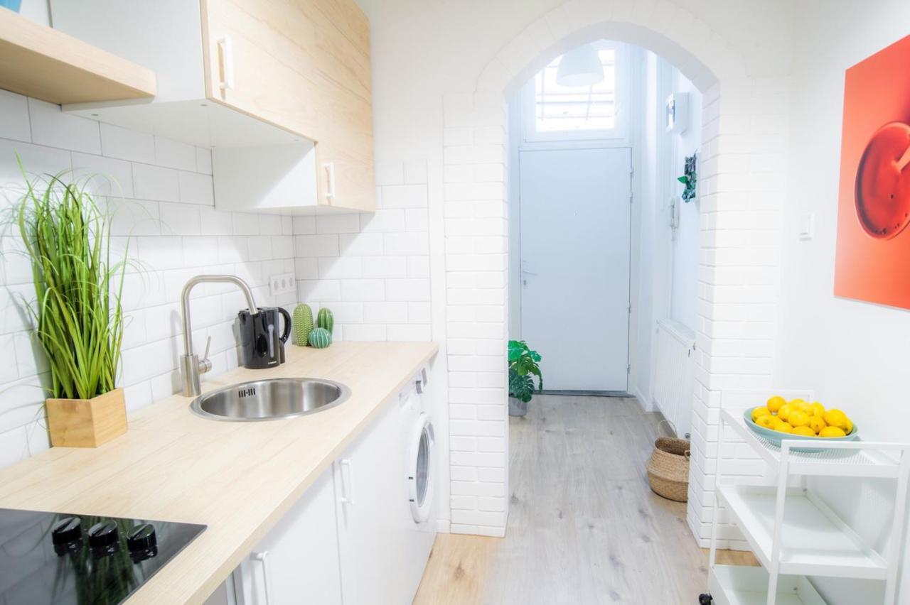 Apartment In Super Location M9 *