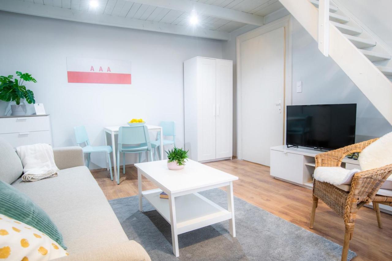 Apartment In Super Location M9 *