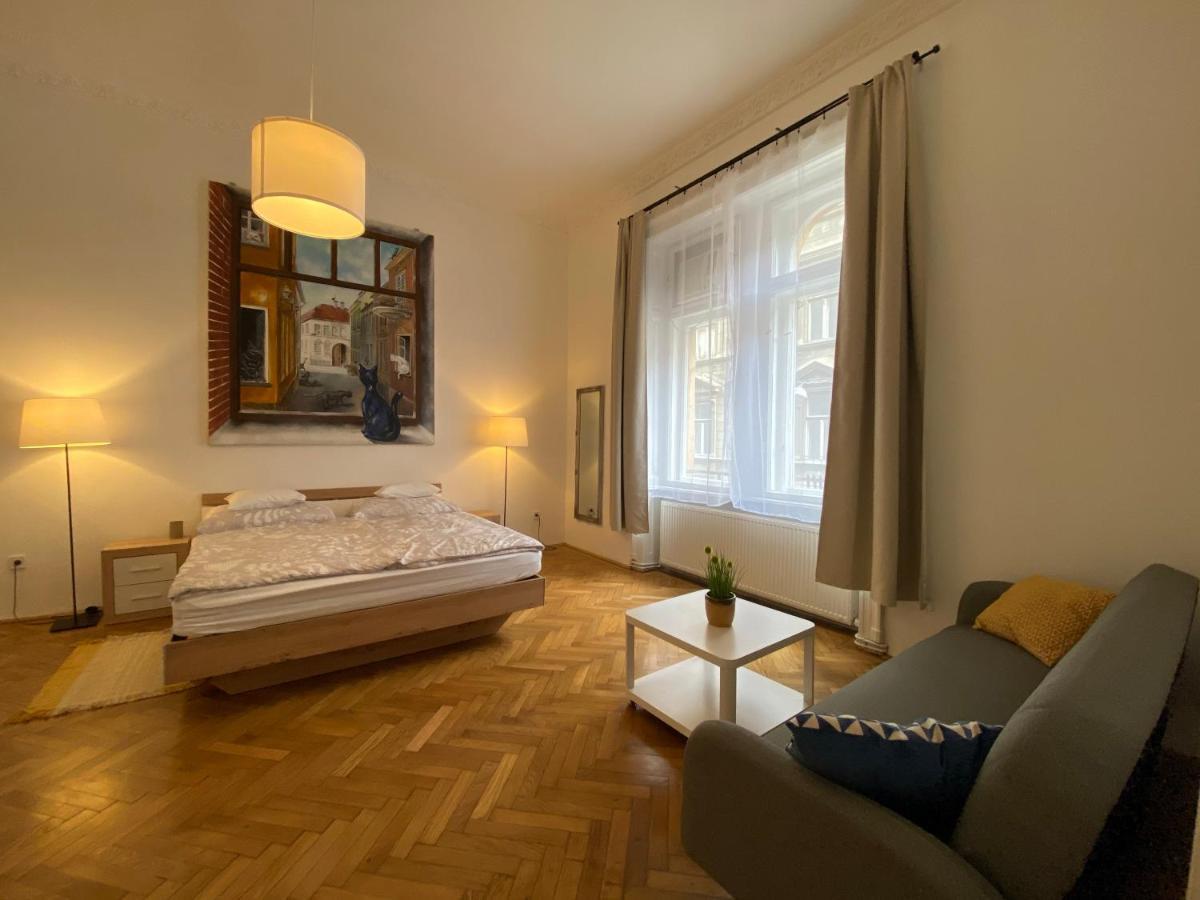 Quarter * Budapest