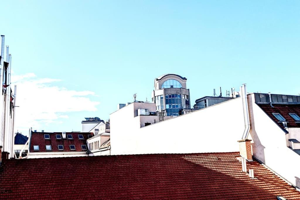 Skytop Modern In Heart Of Downtown Budapeszt