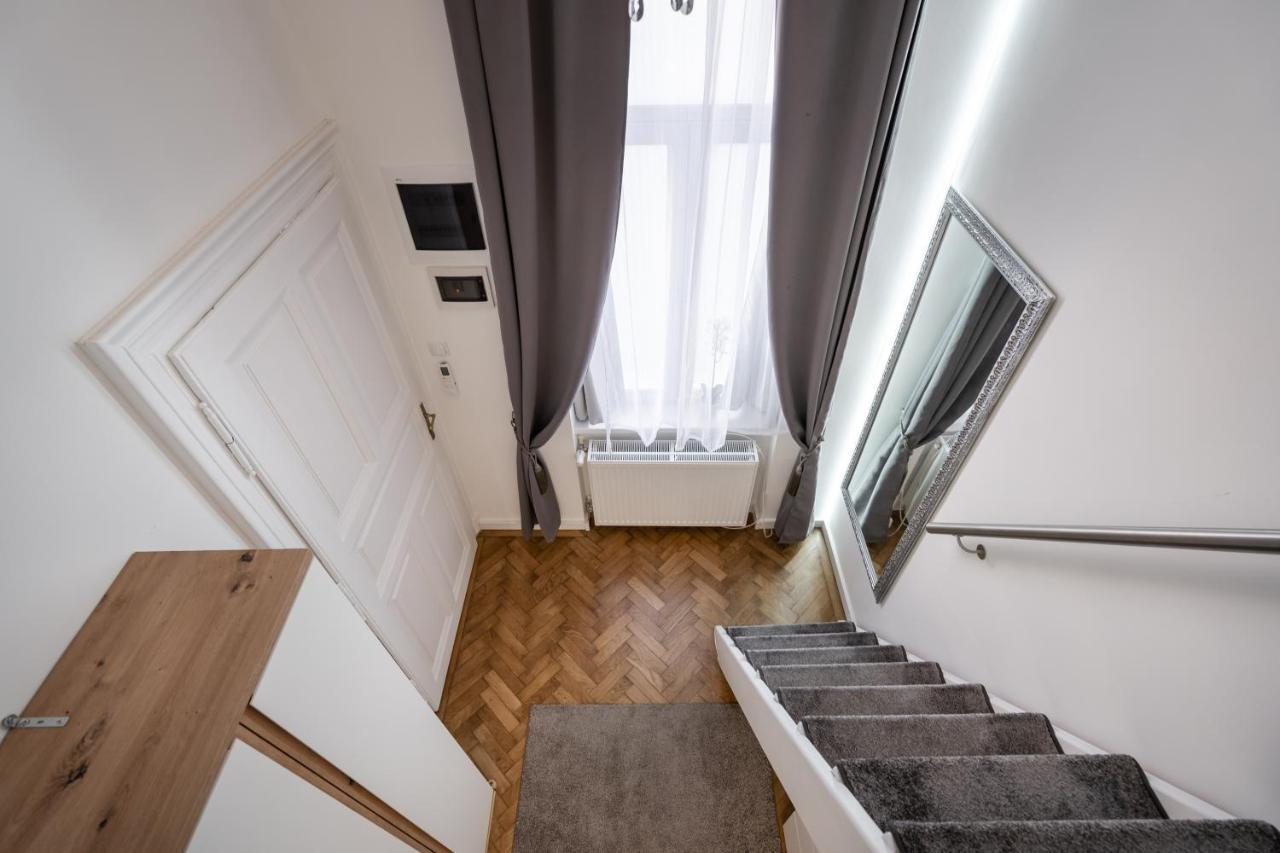 Galaxy Cube Apartment