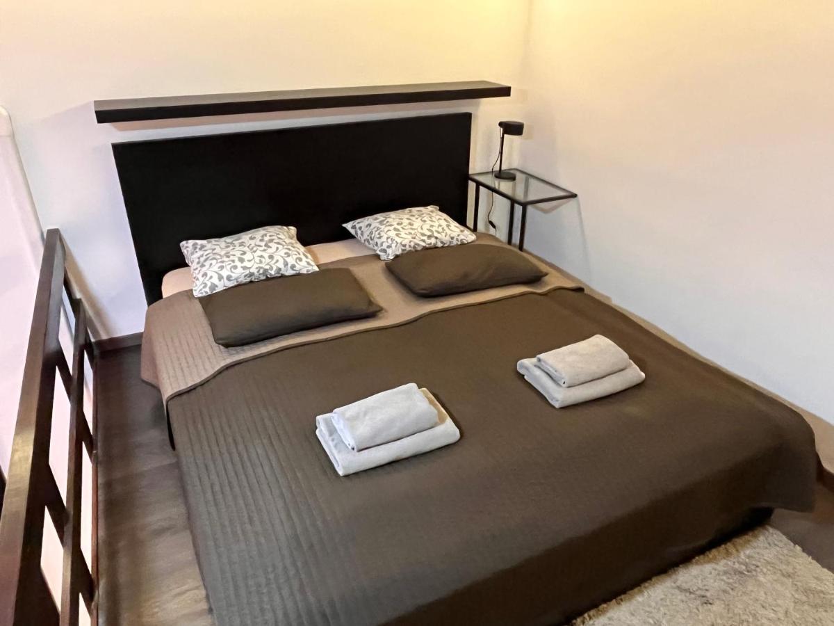 Apartment Goldcentral Akacfa *