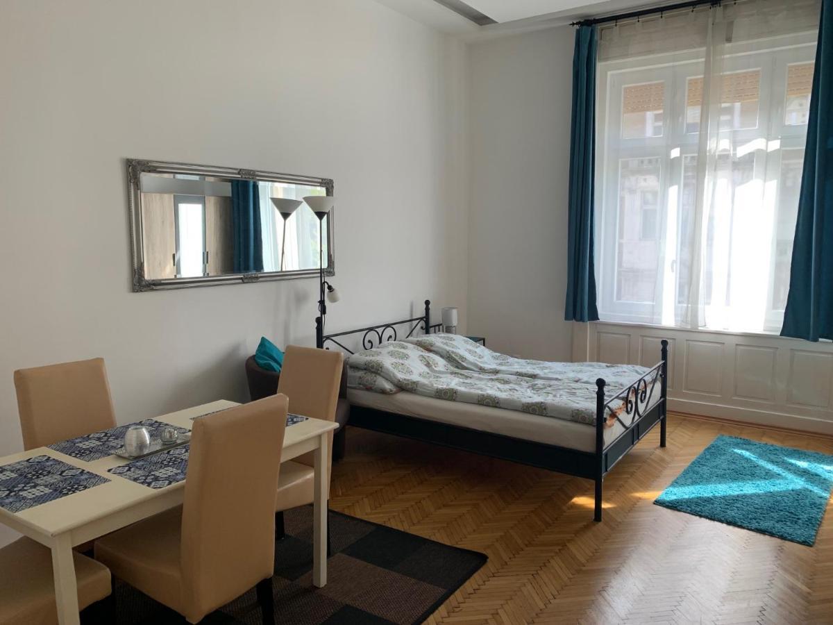 Mester4 Near To The Danube Budapest