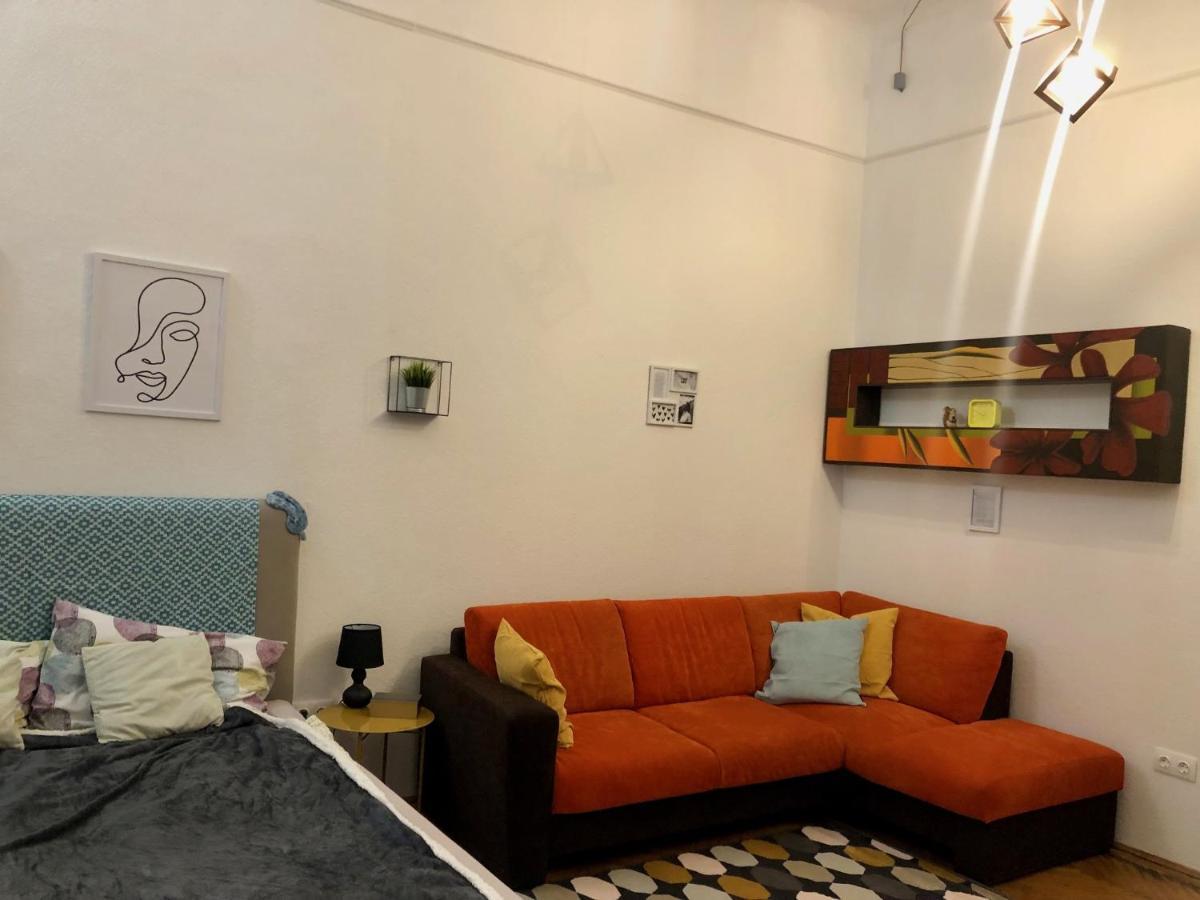 The Poet's Apartamento *