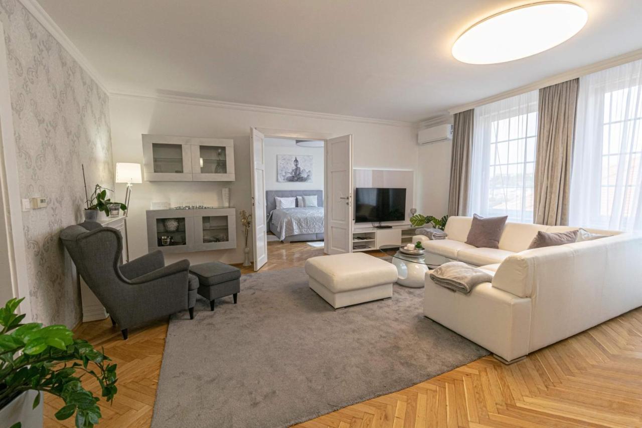 Budacastle Panoramic Luxurious Family Apt, Free Parking Included Apartment