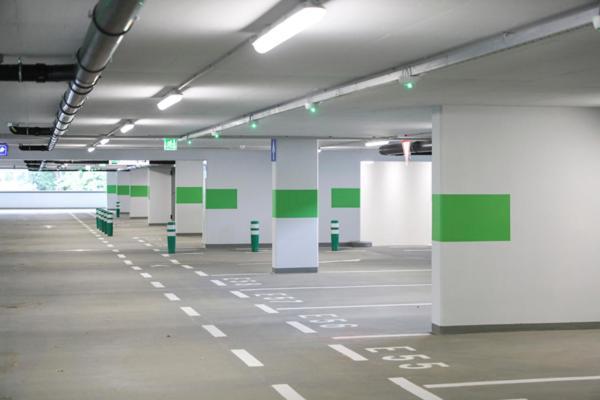 With Private 90 Sqm Rooftop, Free Parking And Air Condition Lejlighed *