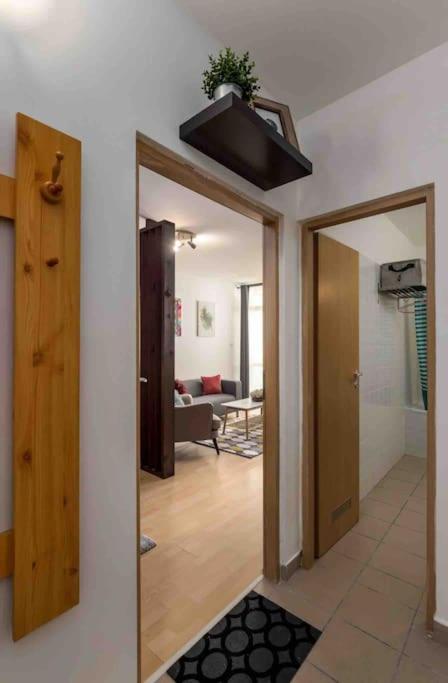 Spacious With Private Car Park & Balcony Budapeszt