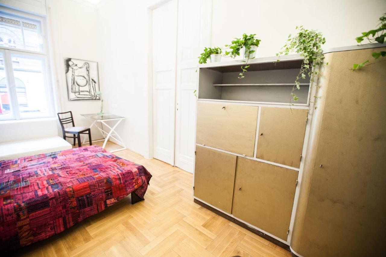 N40 By Small