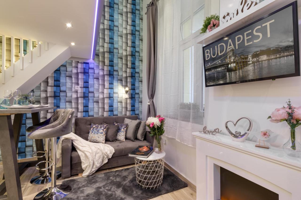 B2 Center, Dohany Street *