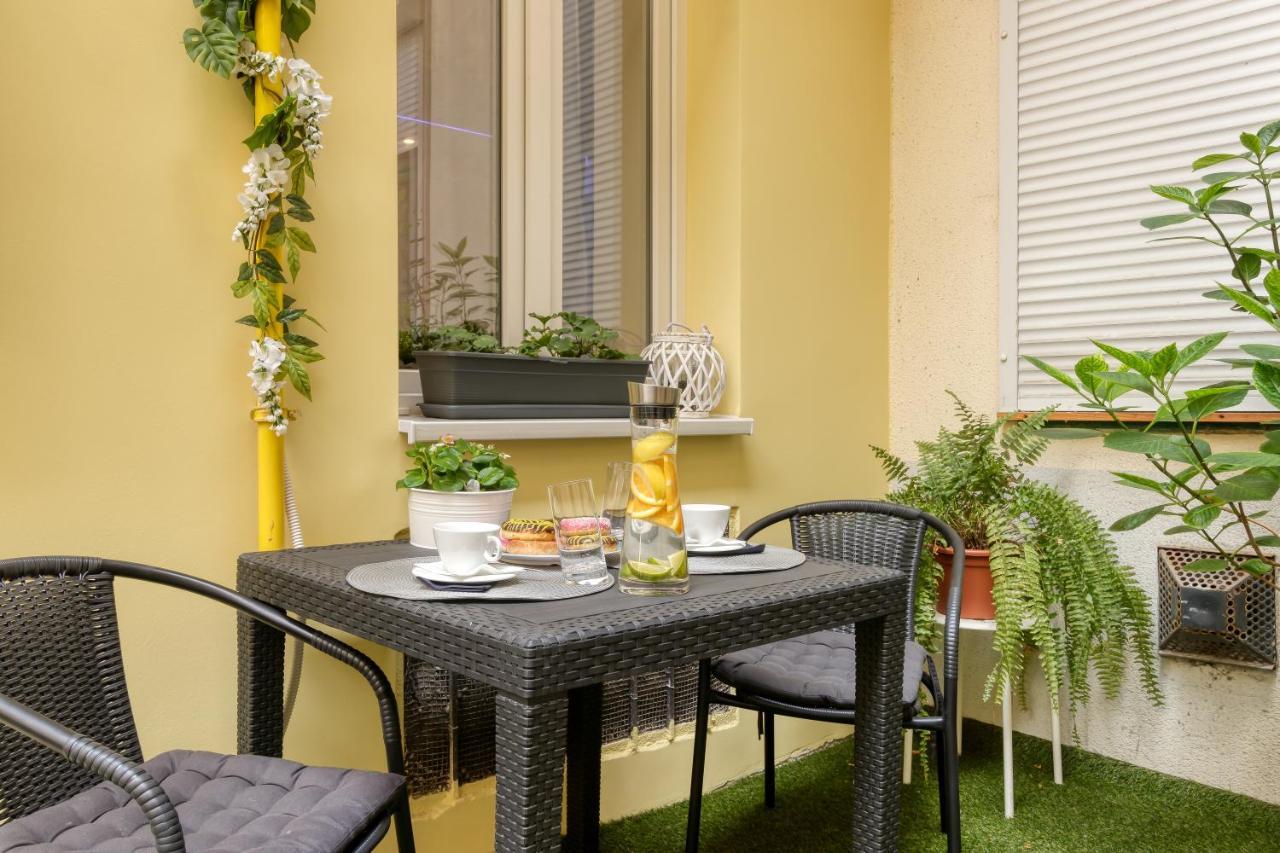 B2 Center, Dohany Street Apartmán