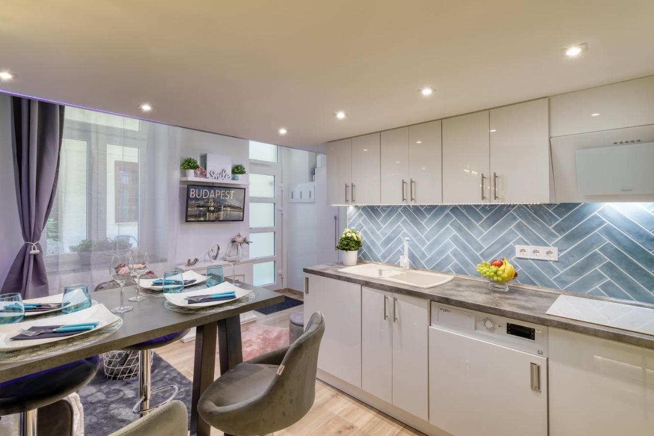 B2 Center, Dohany Street * Budapest