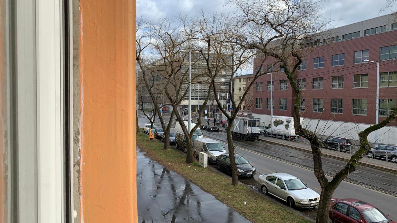 Fehérvári. Budai Lakás, Kiváló Közlekedés, Ingyenes Parkolás! * Budapest