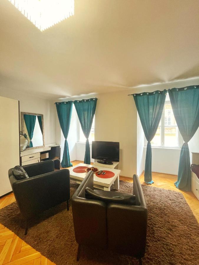 Elegancy Btwn Parliament/basilica/danube Apartment Budapest