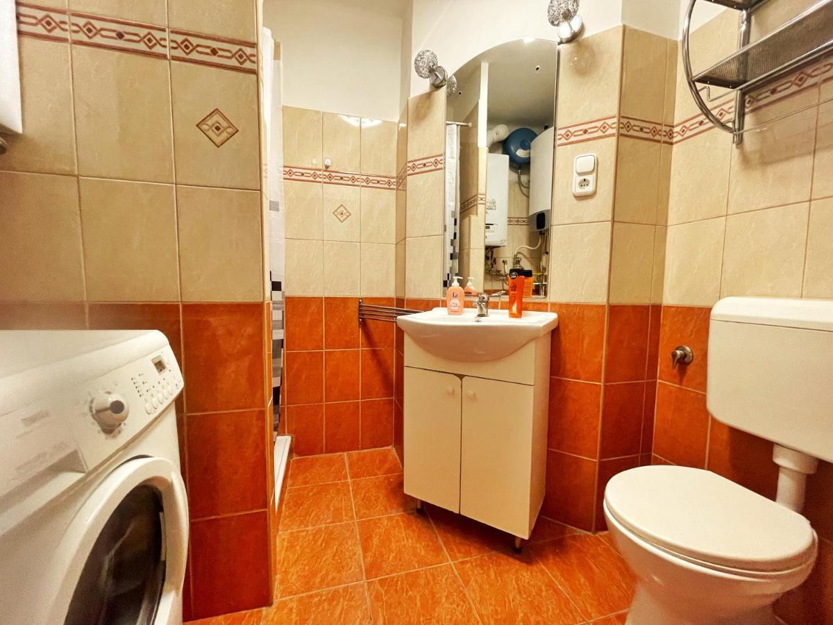 Elegancy Btwn Parliament/basilica/danube Apartment Budapest