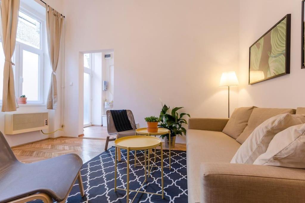 Cozy Studio In Famous Street *