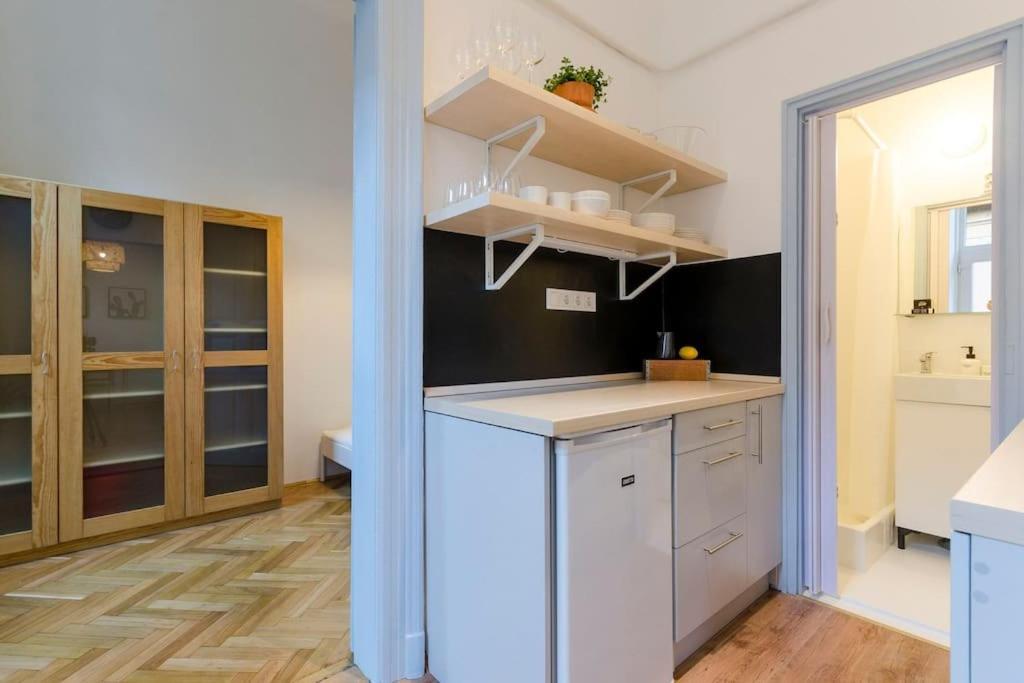 Cozy Studio In Famous Street Lägenhet