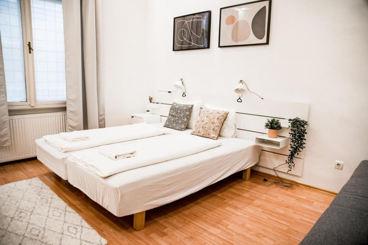 Stylish And Spacious ! Location Kazincy Netflix * Budapest