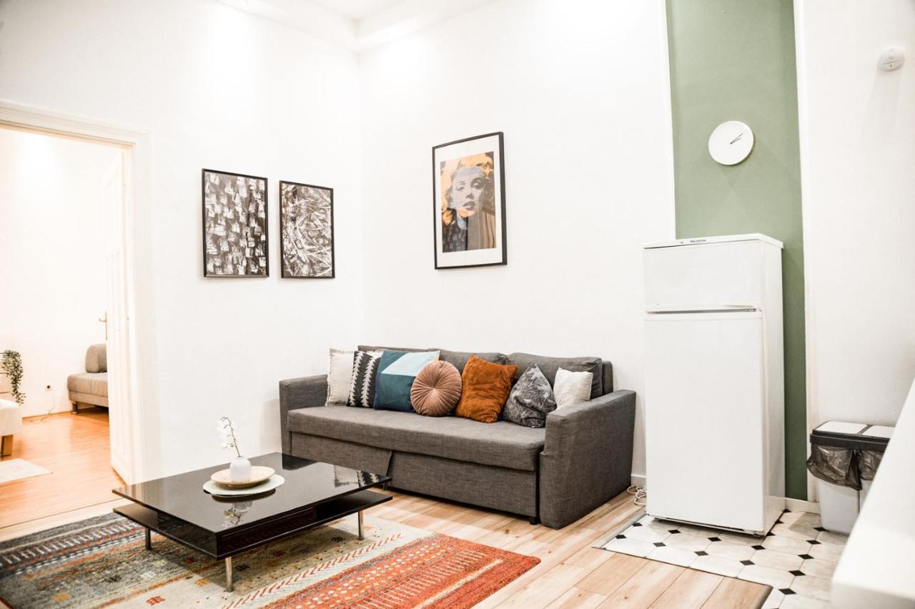 Stylish And Spacious ! Location Kazincy Netflix Budapest