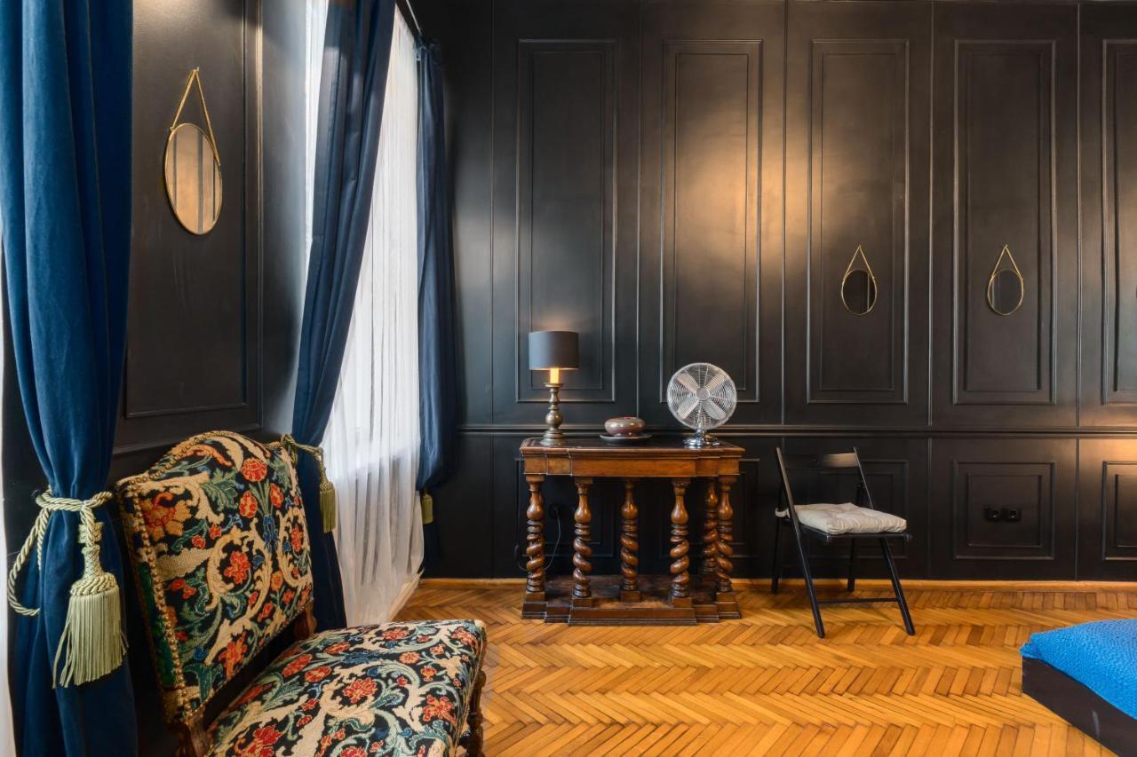 The Escapade From A Jewish District Apartment *