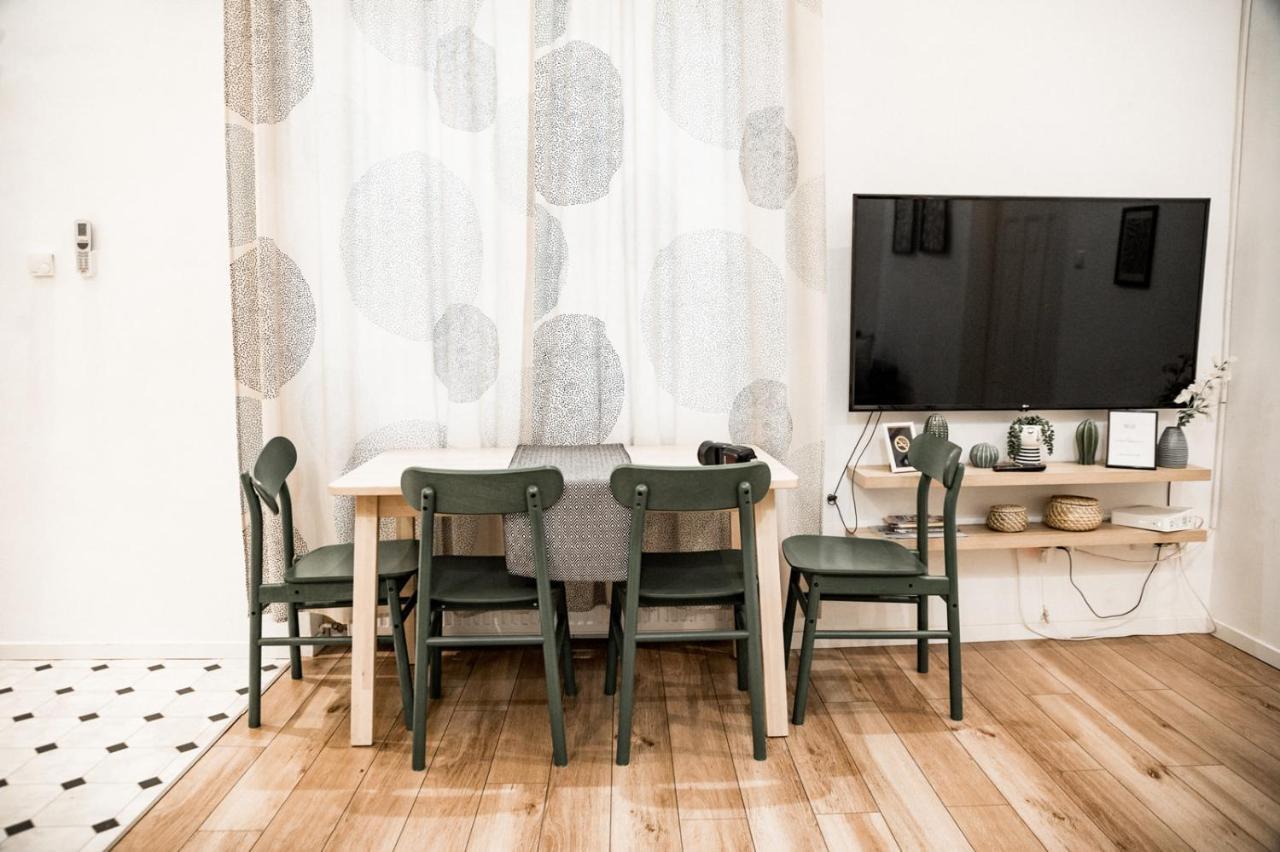 Stylish And Spacious ! Location Kazincy Netflix