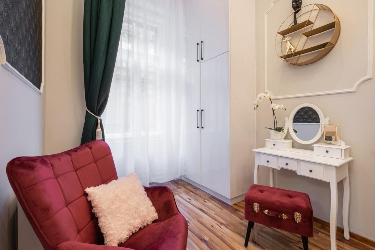 Premium Art Deco At Broadway // 4bdr & 3br Lägenhet Budapest