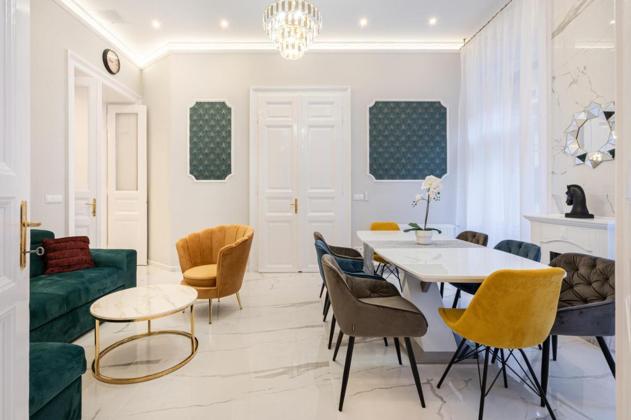 Premium Art Deco At Broadway // 4bdr & 3br Lägenhet Budapest