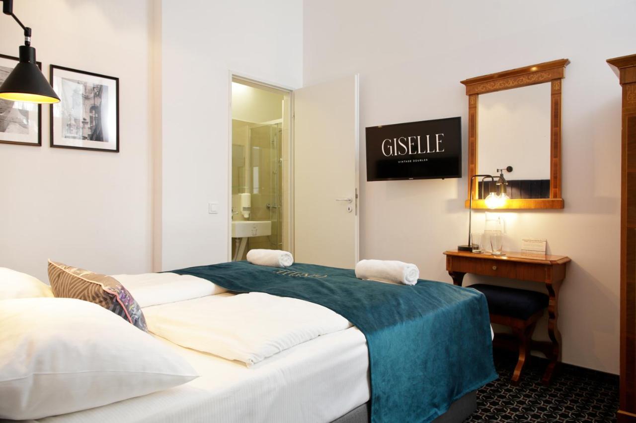 Giselle Vintage Doubles - Adults Only * Budapest